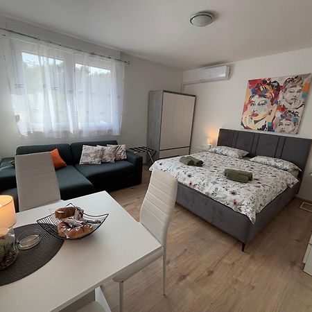 App Karla Appartement Pula Buitenkant foto