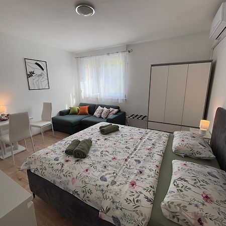App Karla Appartement Pula Buitenkant foto