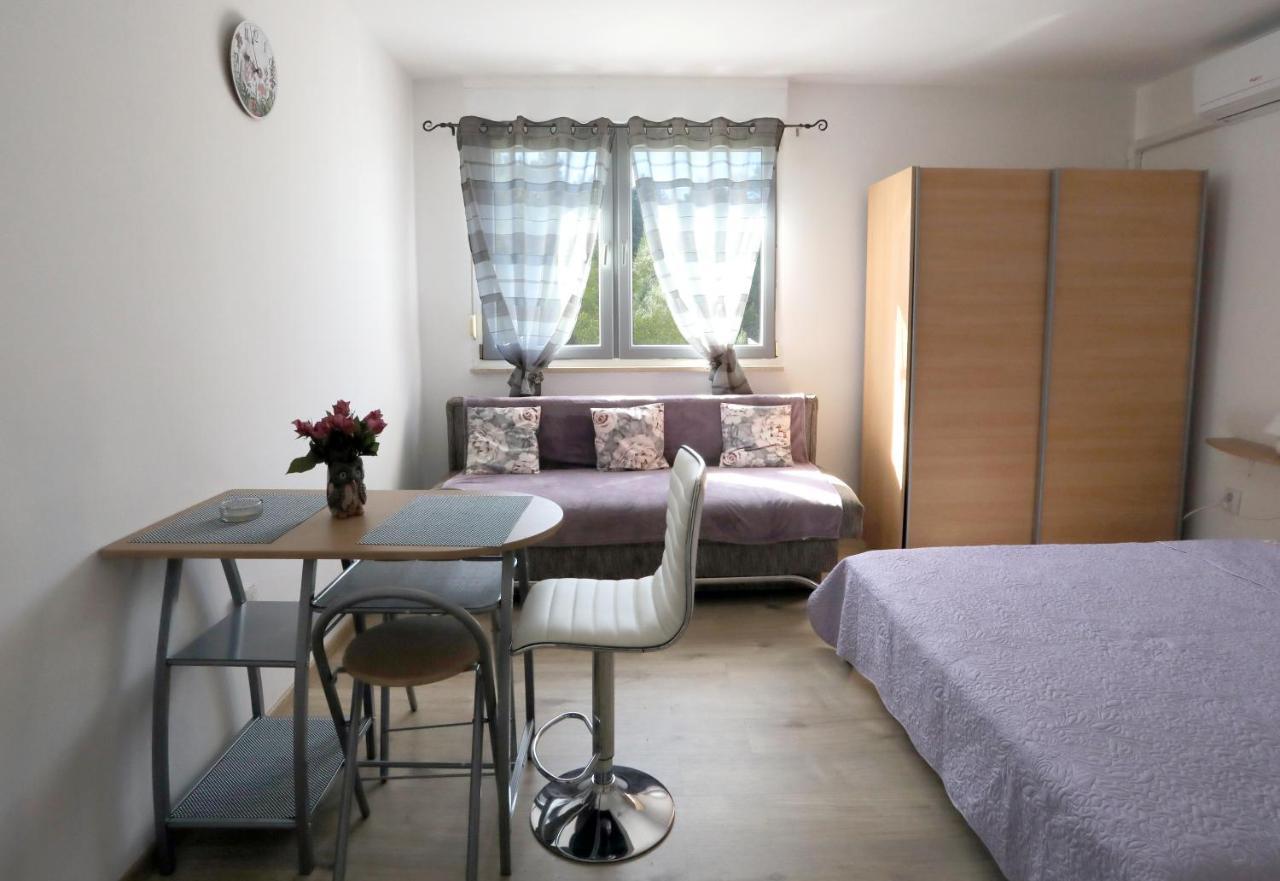 App Karla Appartement Pula Buitenkant foto