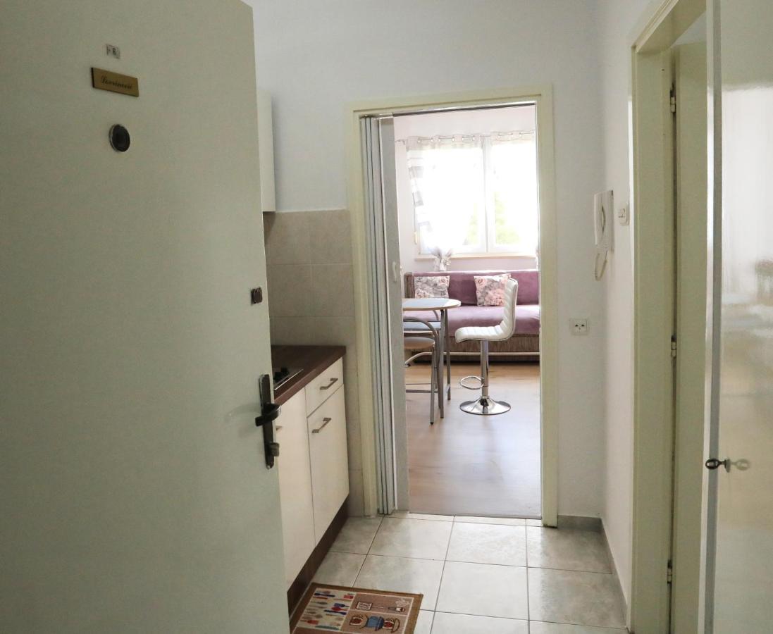 App Karla Appartement Pula Buitenkant foto