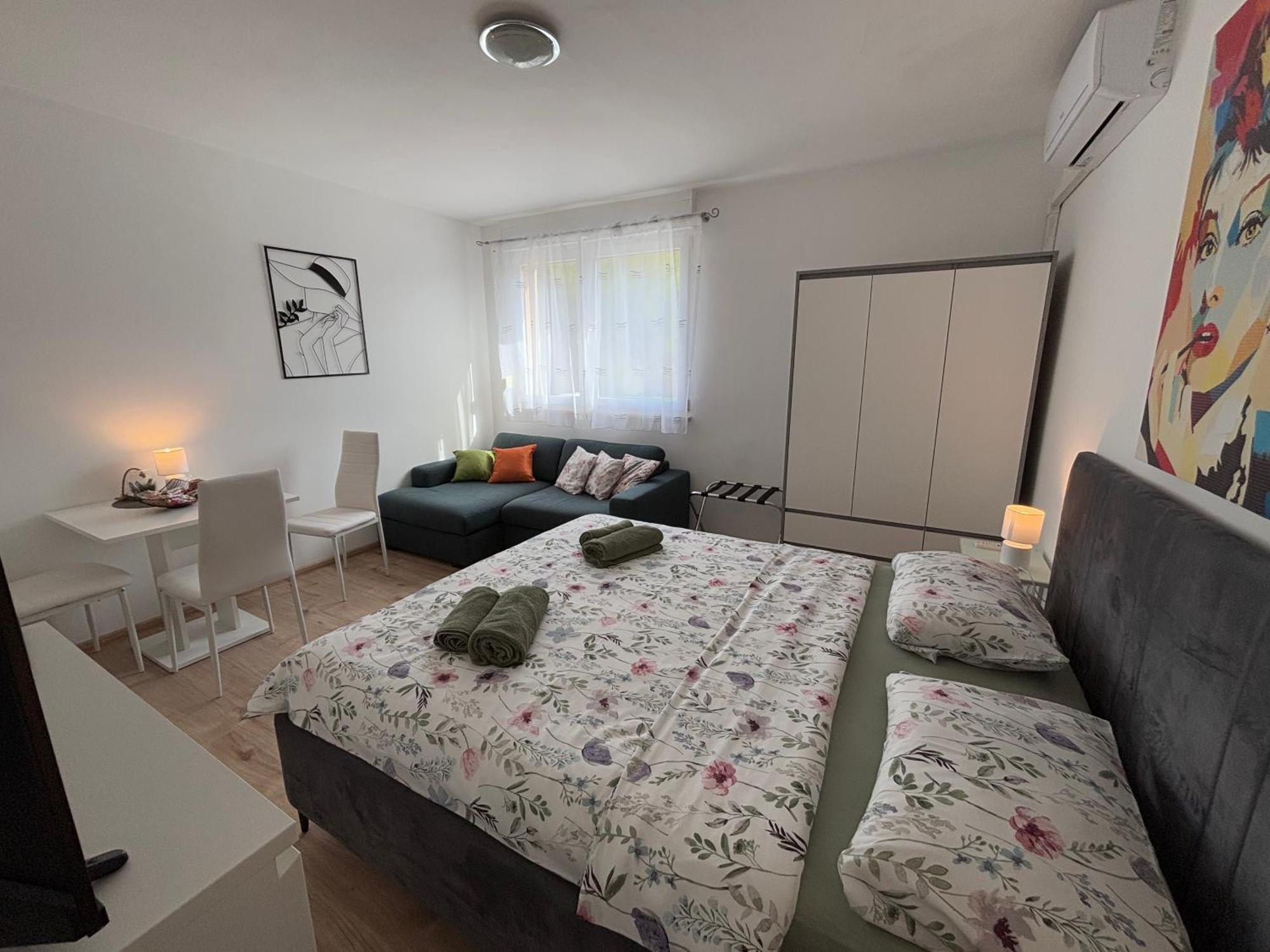 App Karla Appartement Pula Buitenkant foto