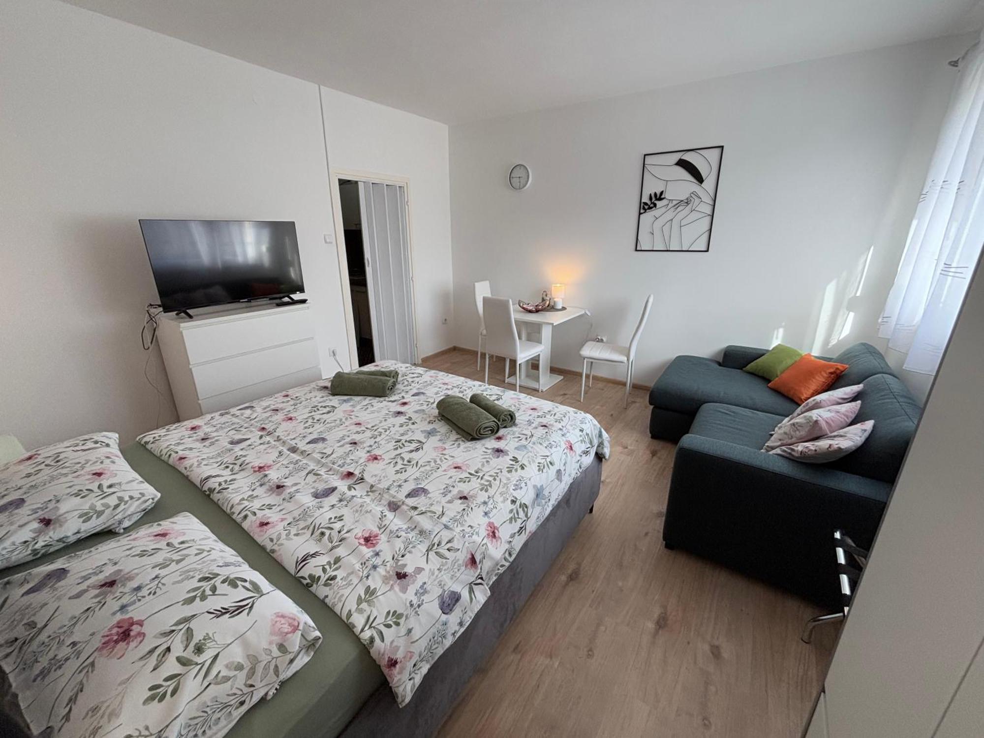 App Karla Appartement Pula Buitenkant foto